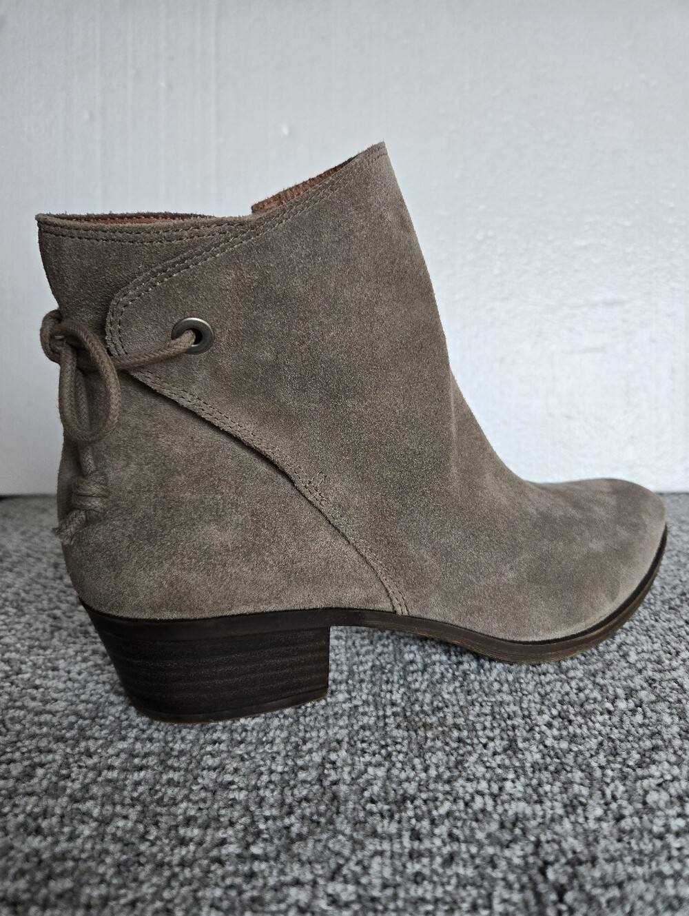Lucky Brand Bwenore Suede Women's 9 Ankle Boots Taupe Side Zip Booties Bow NWOT